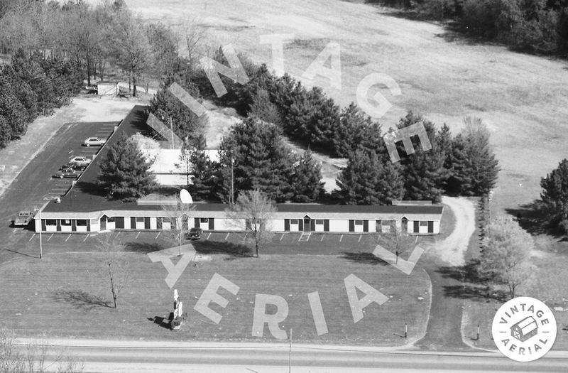 Castle Inn (Skyline Motel) - 1987 Photo (newer photo)